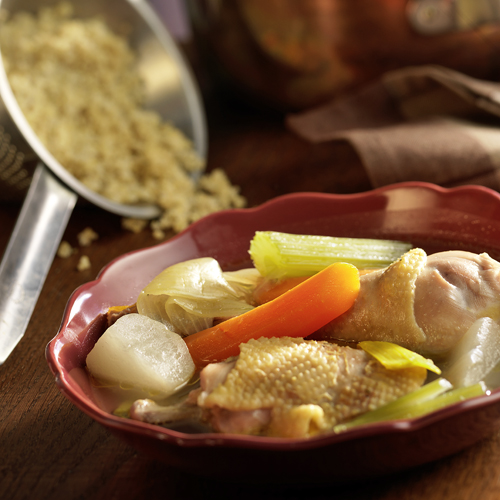 Recette culinaire : bouillon de poule aux légumes, quinoa et citronnelle